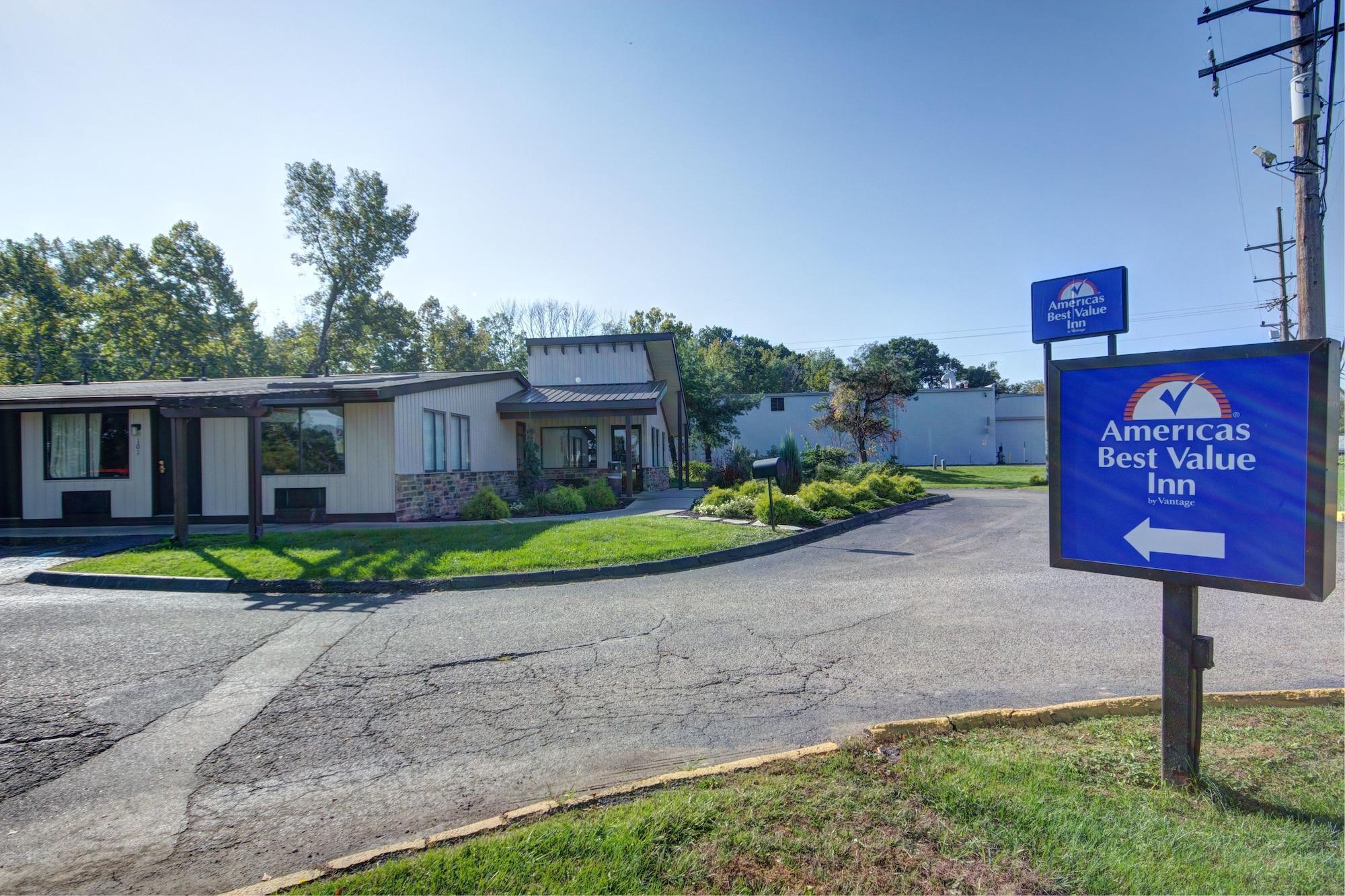 Americas Best Value Inn Heath-Newark Exterior photo