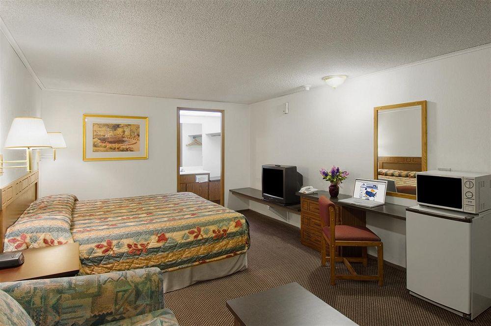 Americas Best Value Inn Heath-Newark Room photo