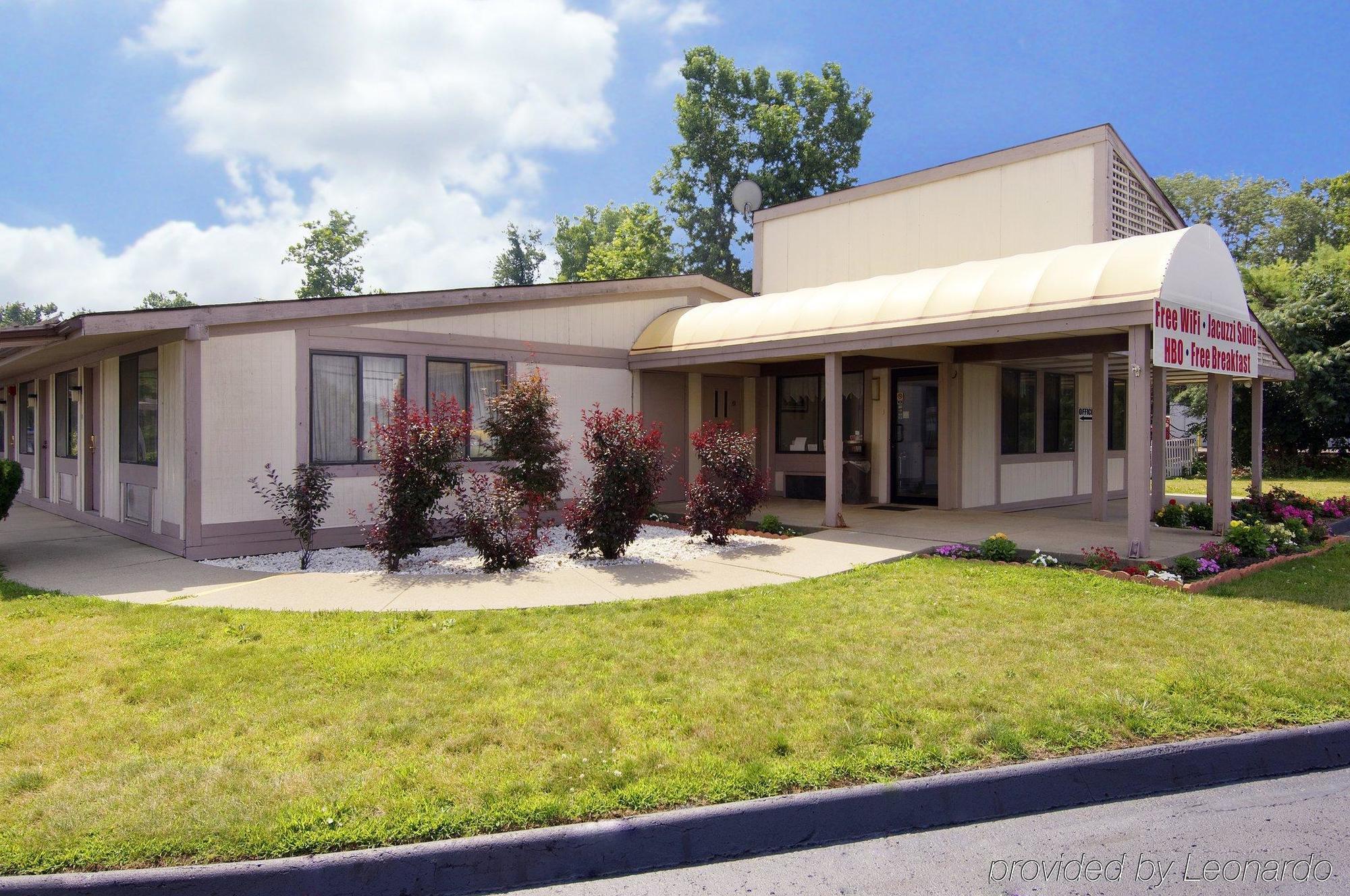 Americas Best Value Inn Heath-Newark Exterior photo