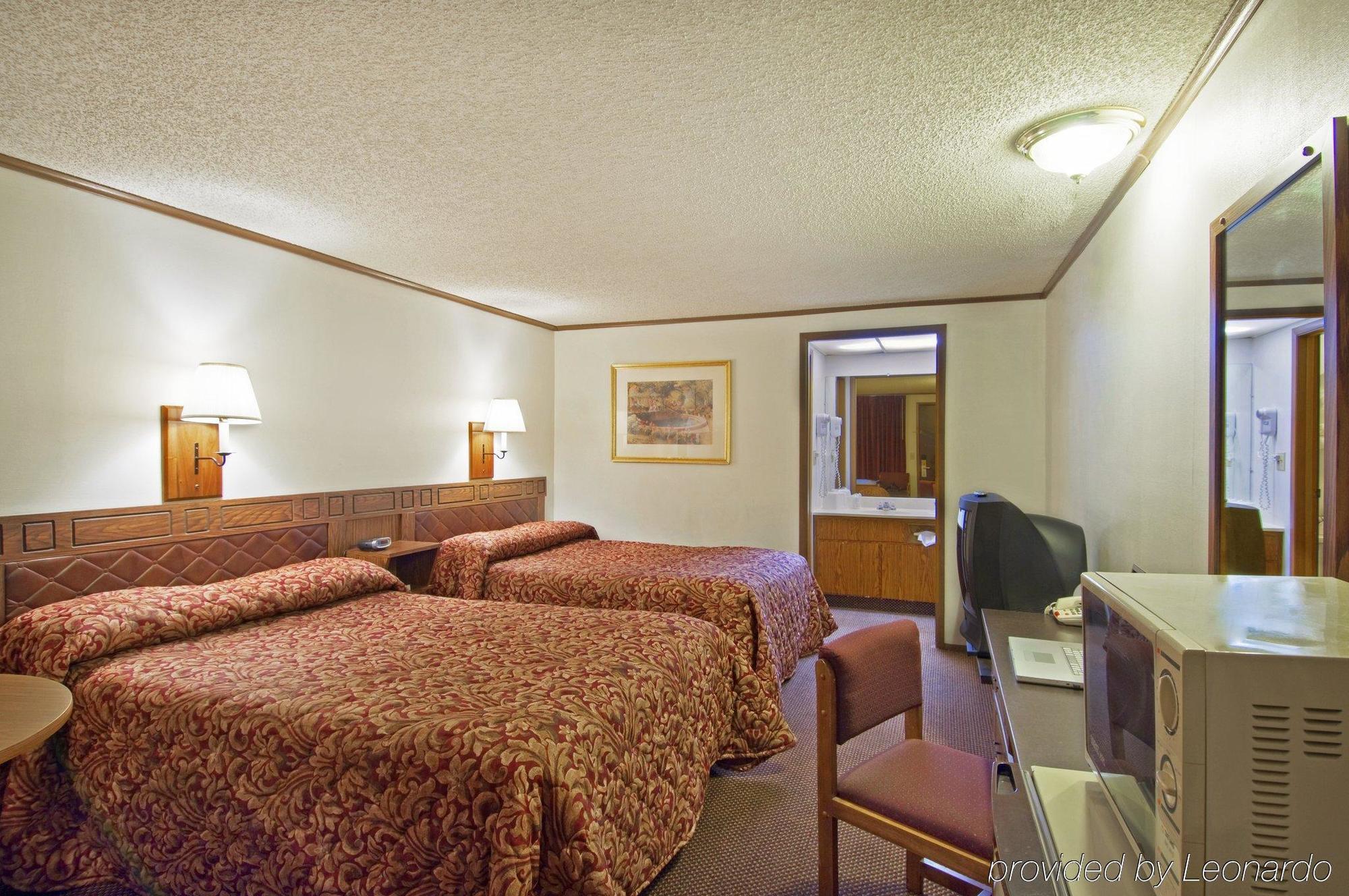 Americas Best Value Inn Heath-Newark Exterior photo