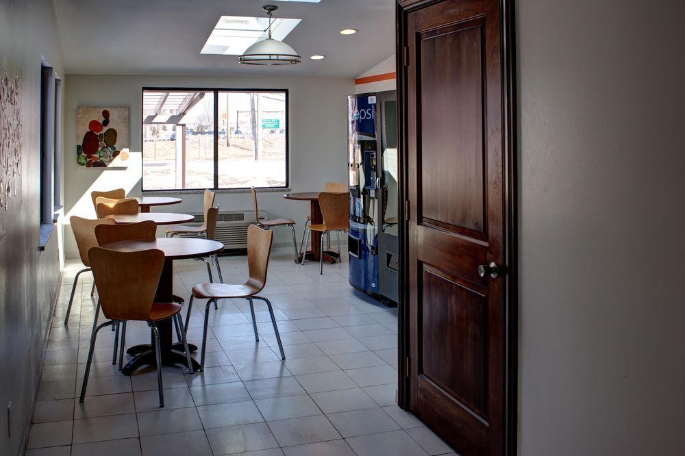 Americas Best Value Inn Heath-Newark Exterior photo