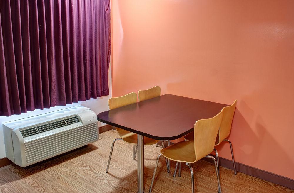 Americas Best Value Inn Heath-Newark Exterior photo