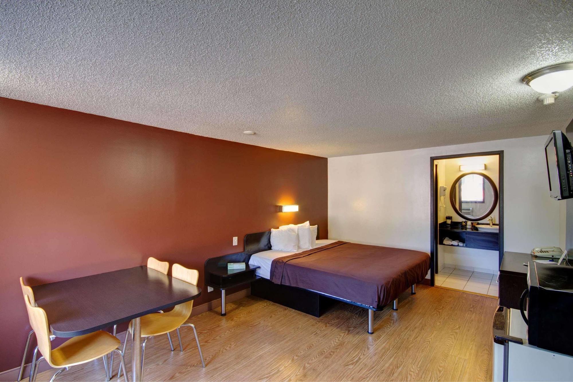 Americas Best Value Inn Heath-Newark Exterior photo